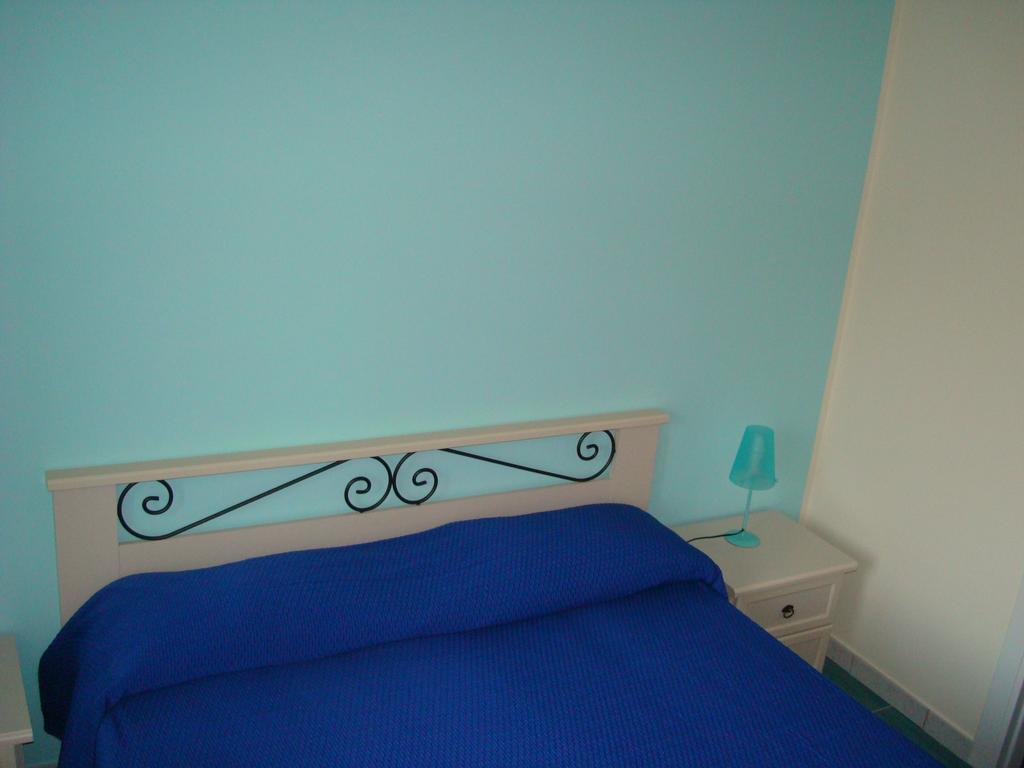 Guest House Mare E Luna Fiumefreddo Bruzio Habitación foto